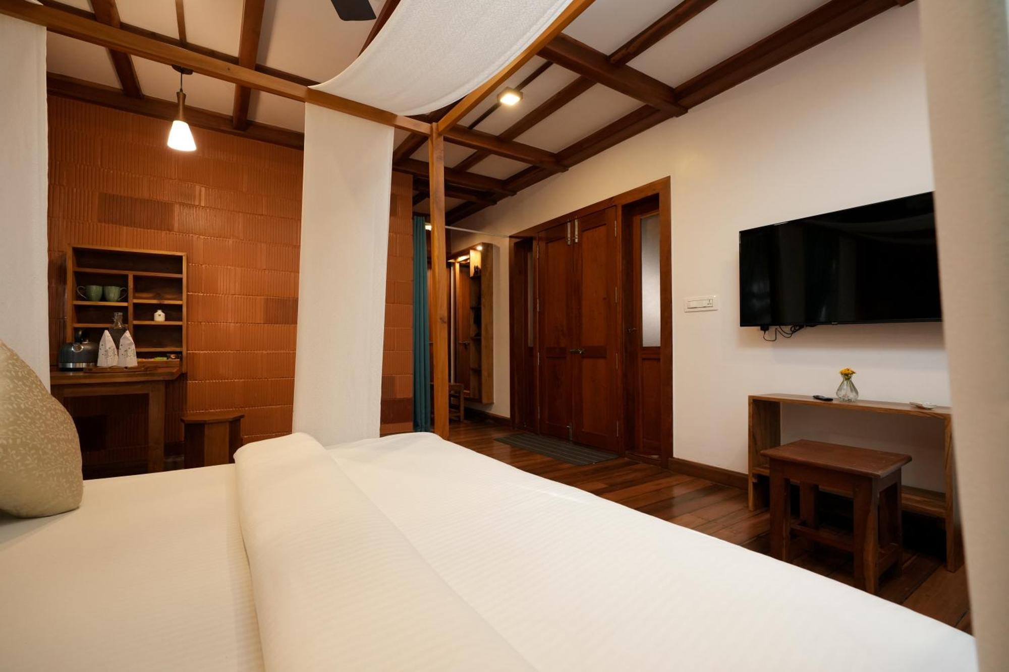 Little Chembaka Guest House Kumarakom Exterior photo