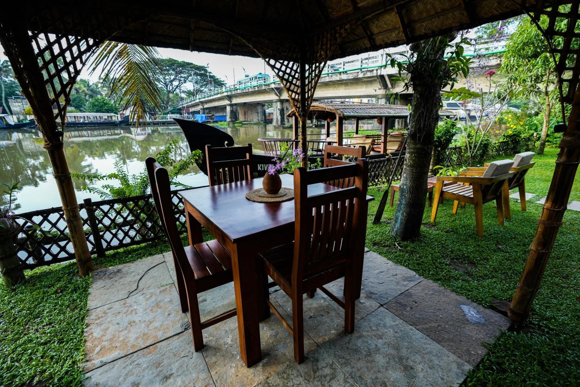 Little Chembaka Guest House Kumarakom Exterior photo
